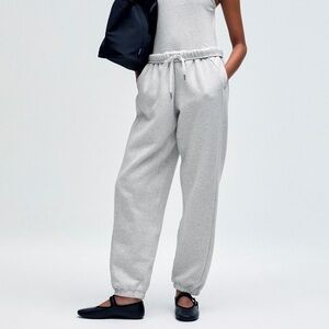 Lululemon Scuba Mid-Rise Oversized Jogger Reg
Heathered Core Ultra Light Grey sm
